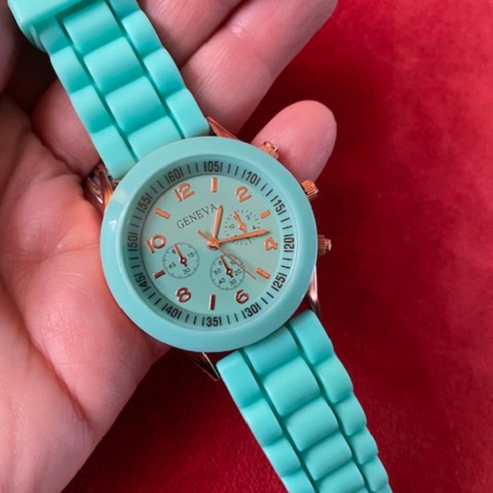 NIB Geneva Fashion Women's Silicone Band Chronograph Style Watch